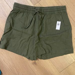 Old navy M shorts, nwt